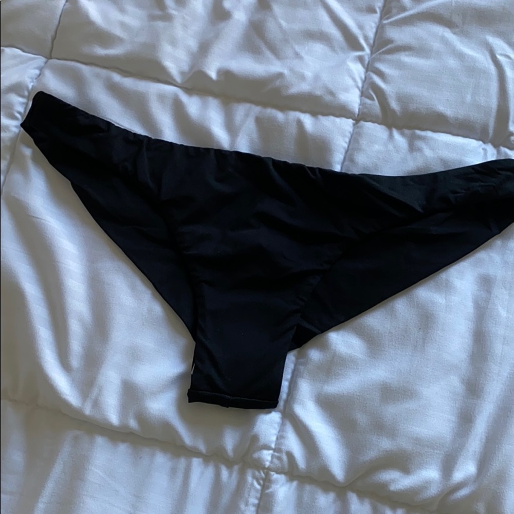Billabong Black essential bottoms